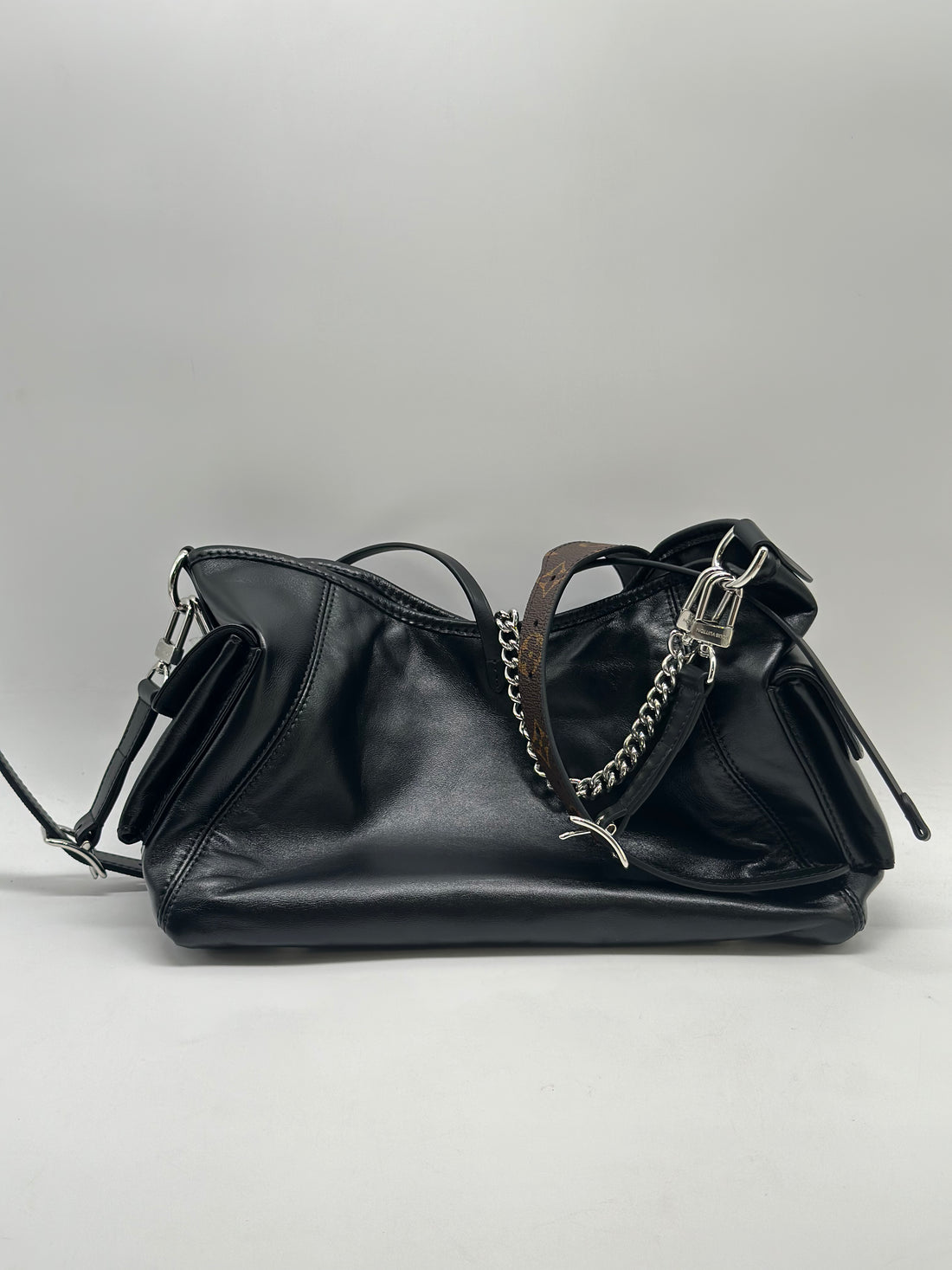 Louis Vuitton Classic Monogram Carryall PM Microchipped 2025 CARGO VIBE LV1069