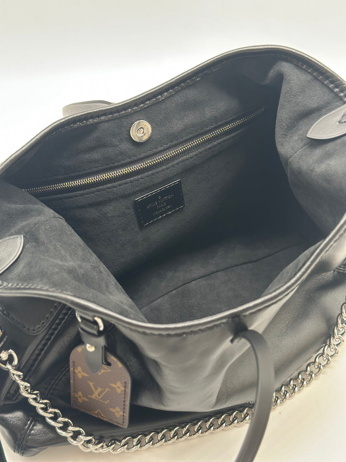 Louis Vuitton Classic Monogram Carryall PM Microchipped 2025 CARGO VIBE LV1069