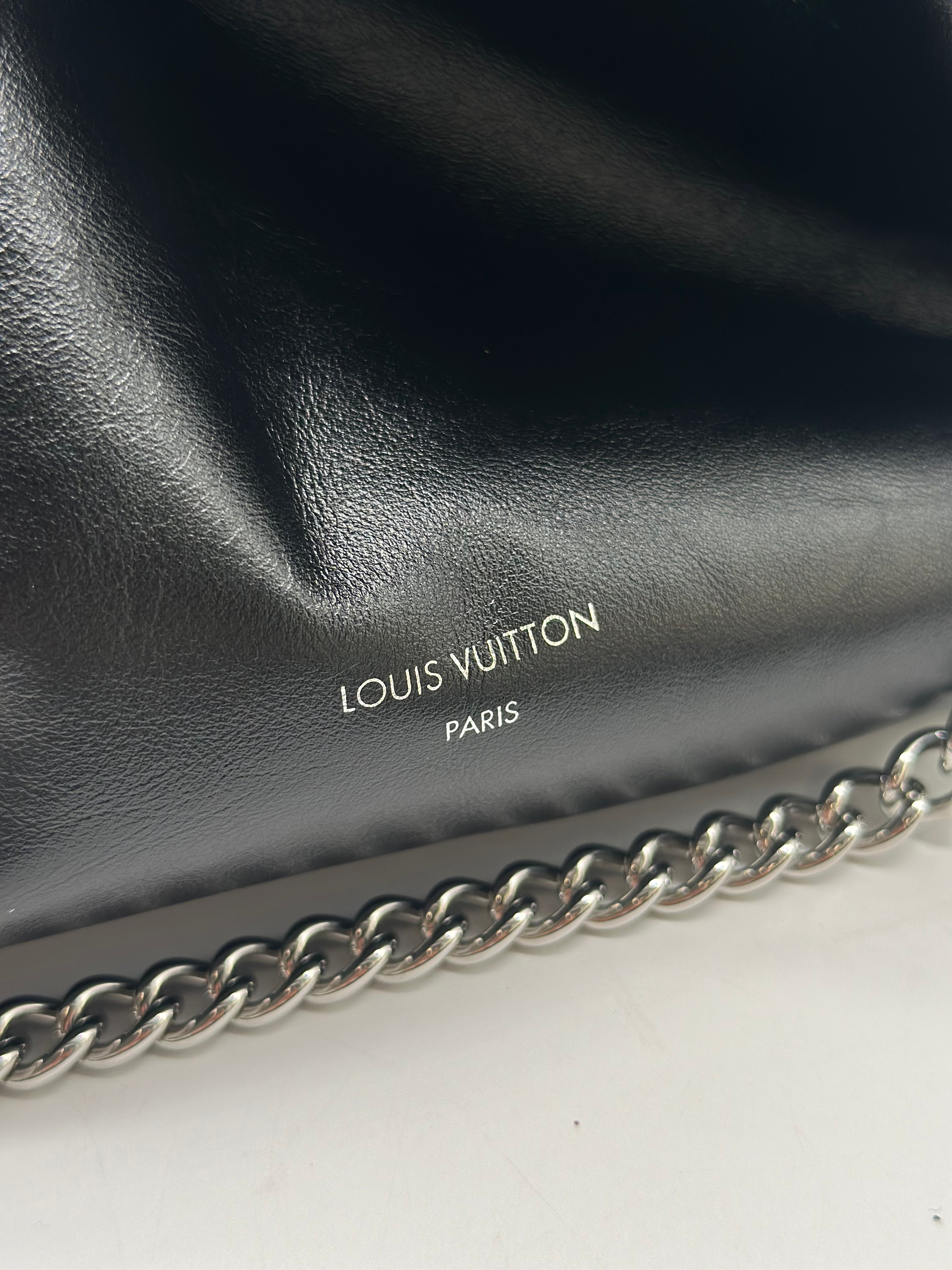 Louis Vuitton Classic Monogram Carryall PM Microchipped 2025 CARGO VIBE LV1068