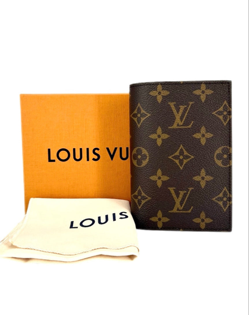 Louis Vuitton Classic Monogram Passport Cover mircochipped 2025