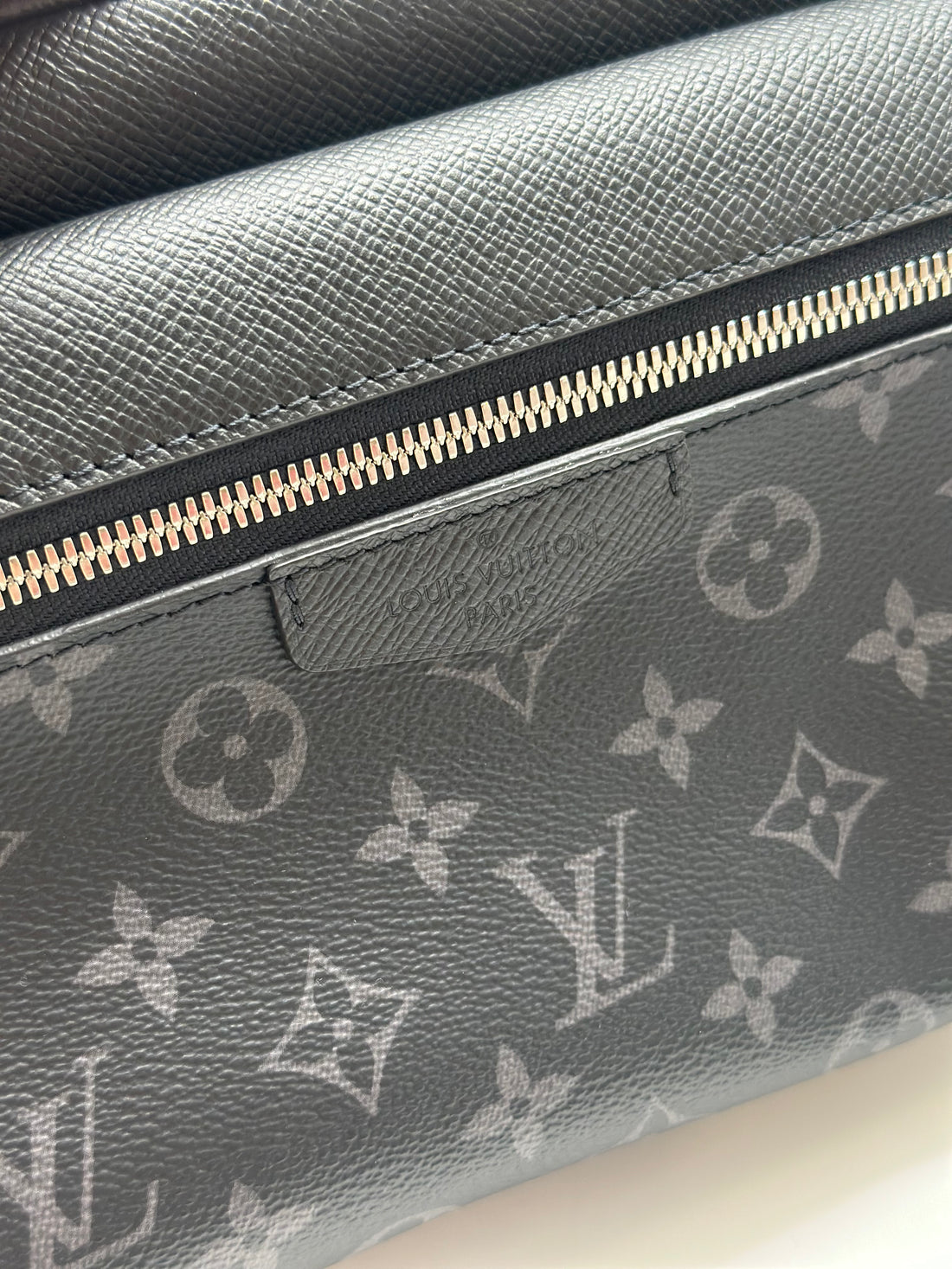 Louis Vuitton Monogram Outdoor Messenger Shoulder Bag LV1080