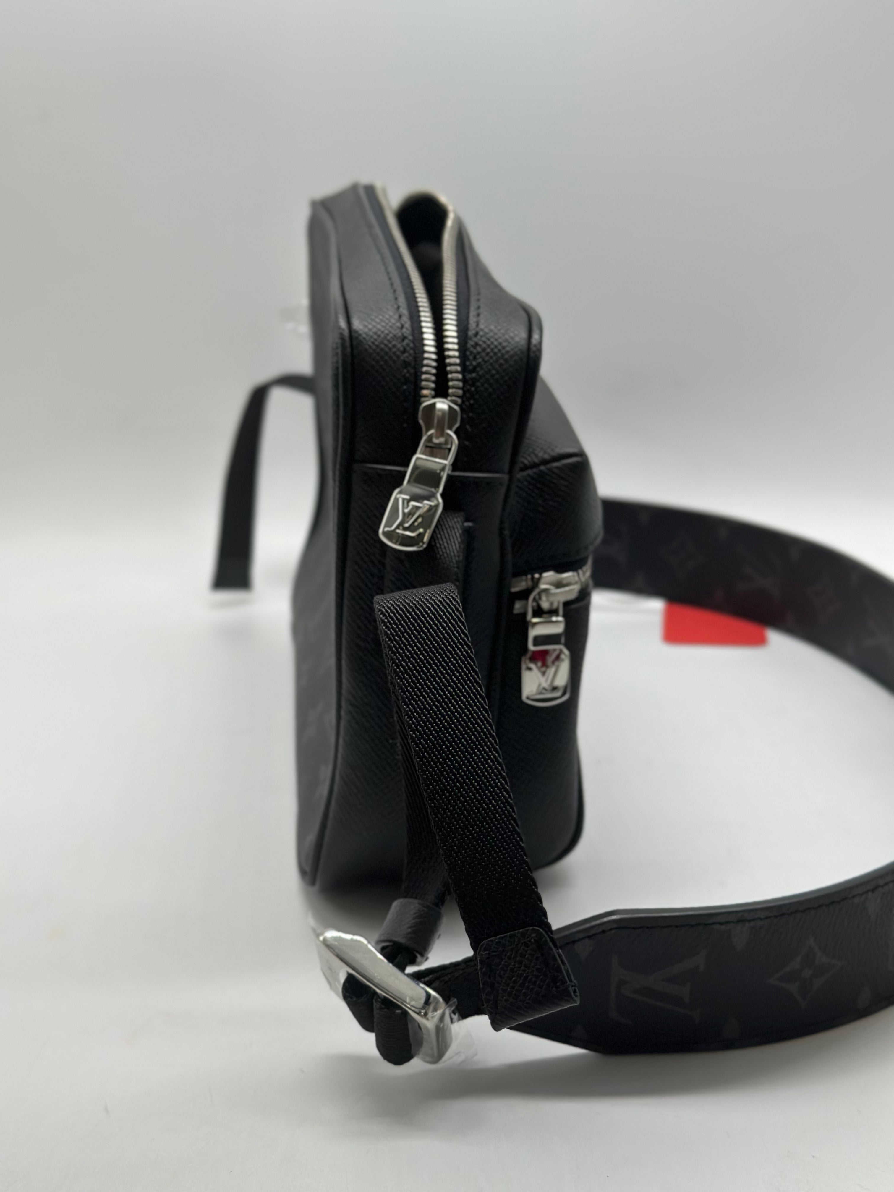 Louis Vuitton Monogram Outdoor Messenger Shoulder Bag LV1082