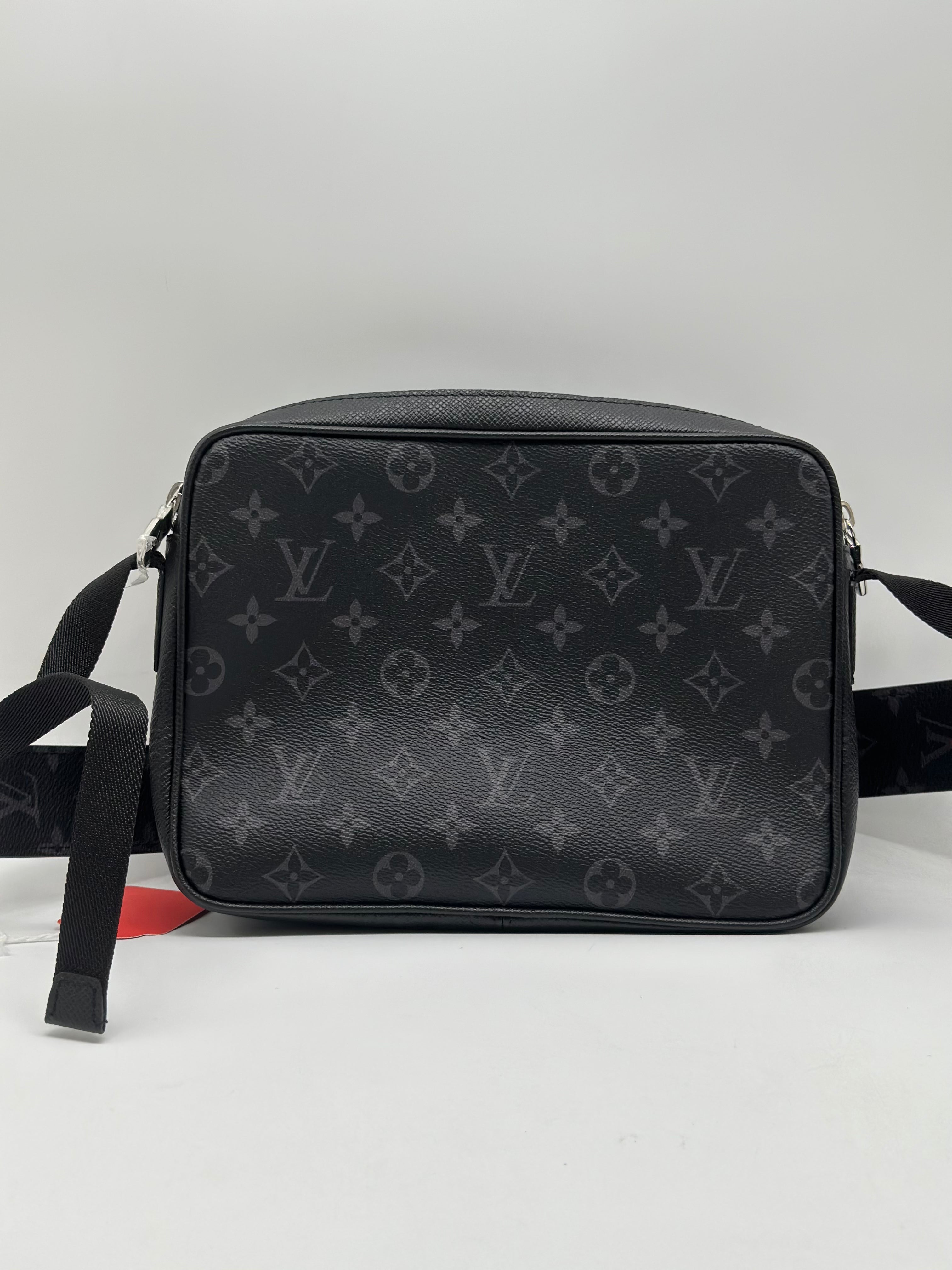 Louis Vuitton Monogram Outdoor Messenger Shoulder Bag LV1082