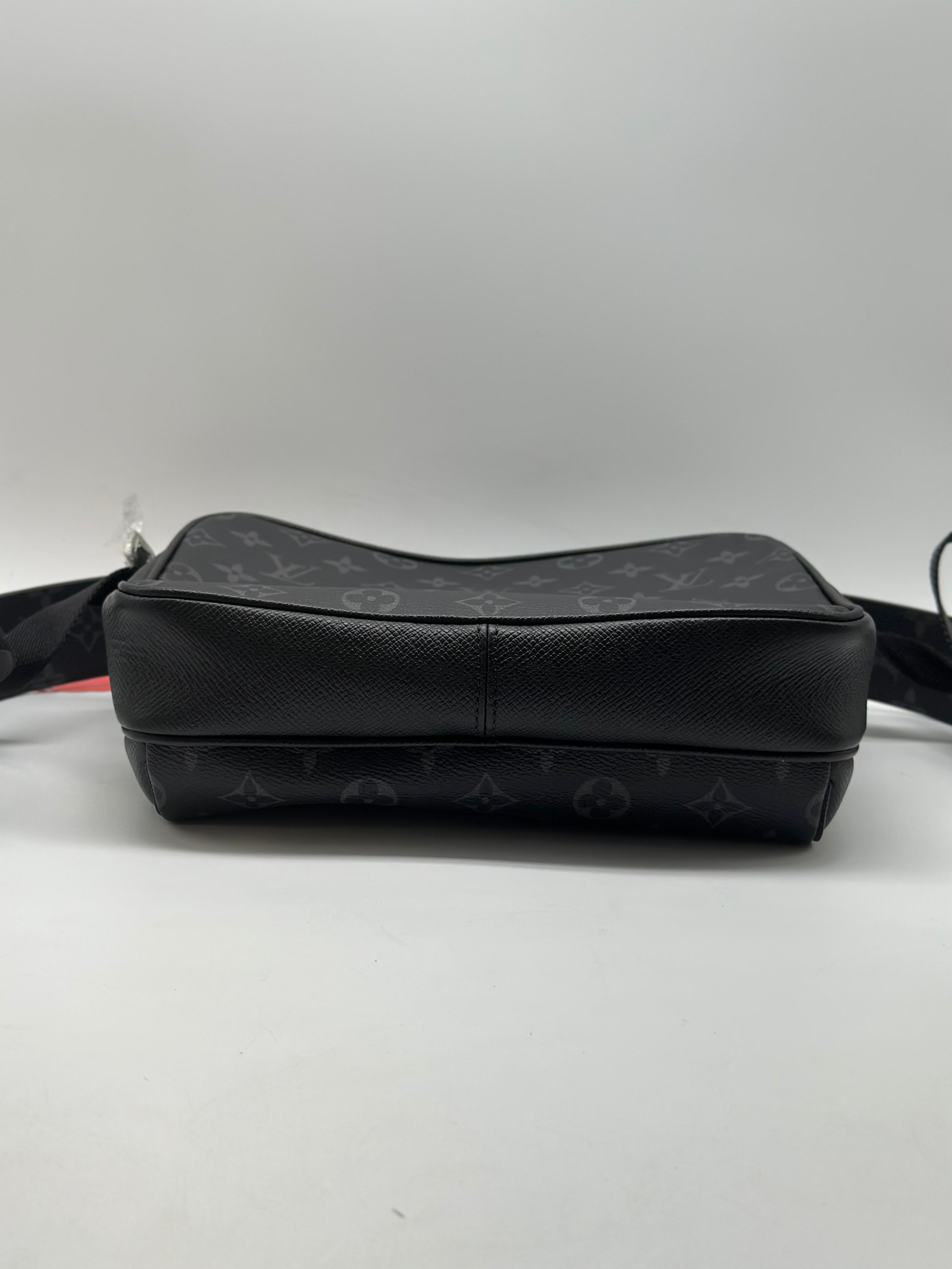 Louis Vuitton Monogram Outdoor Messenger Shoulder Bag LV1082