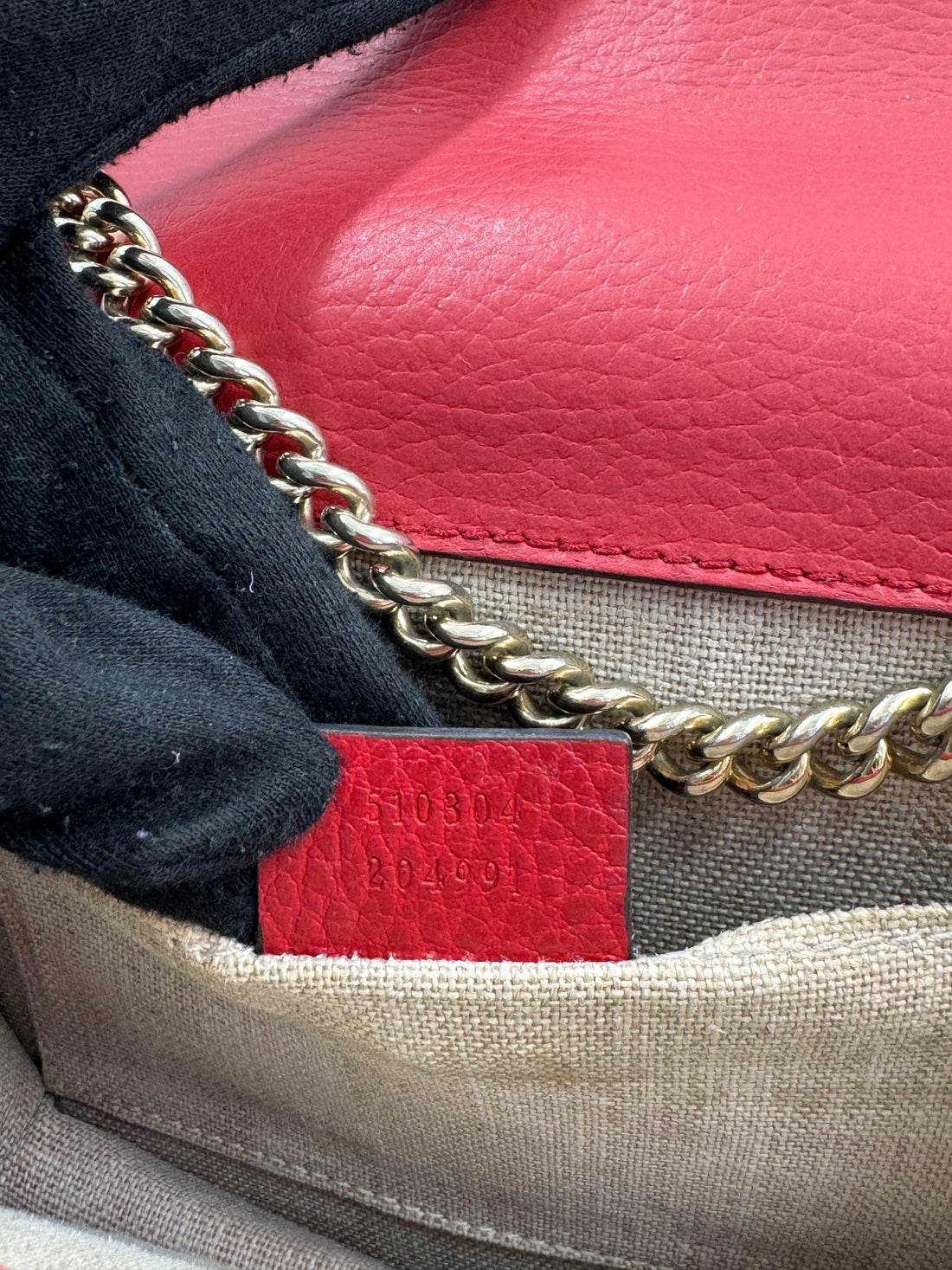 Gucci Interlocking G Chain Shoulder Bag in Red Leather