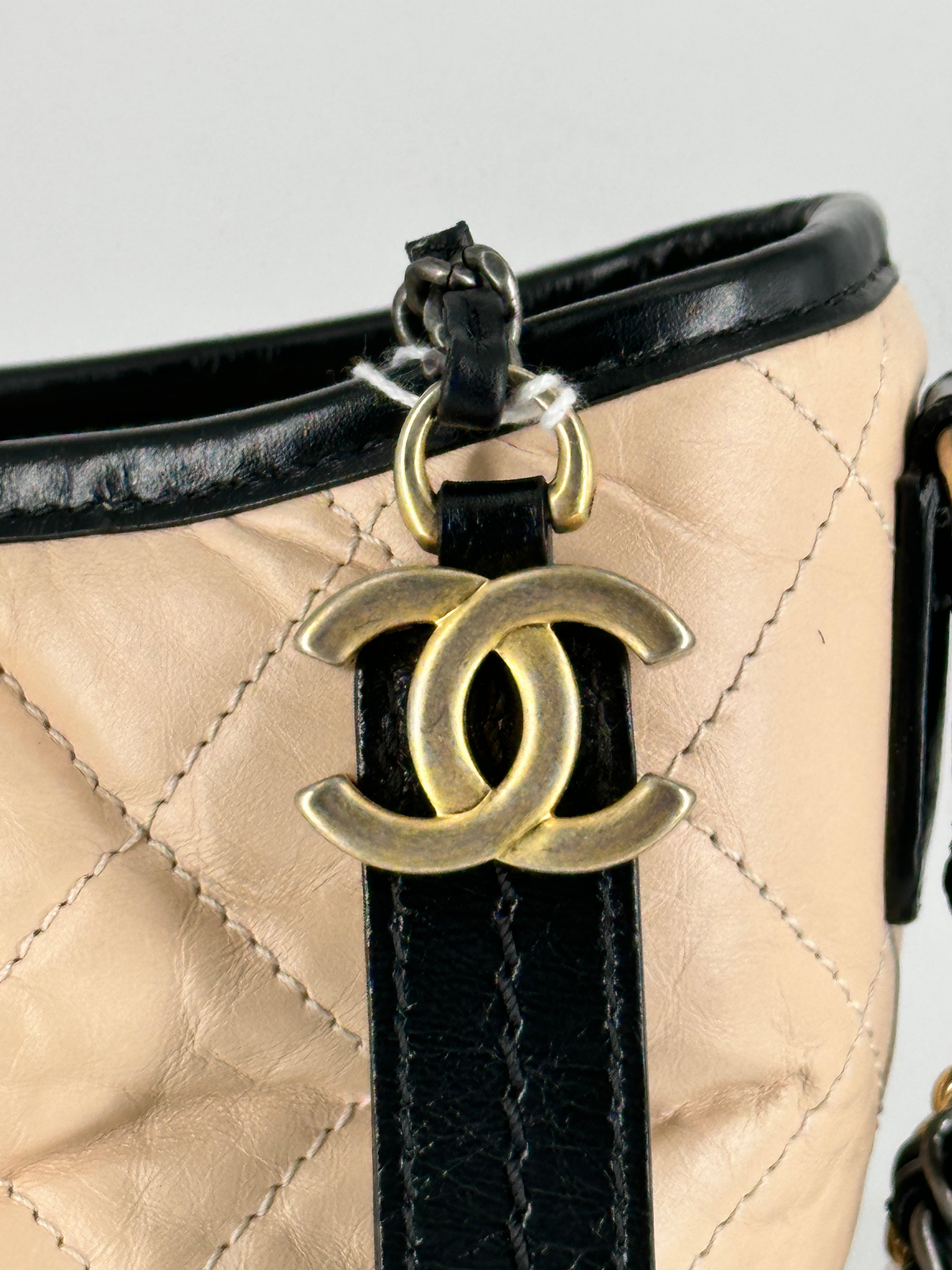 Chanel Calfskin Quilted Medium Gabrielle Hobo Black Beige （25***154）