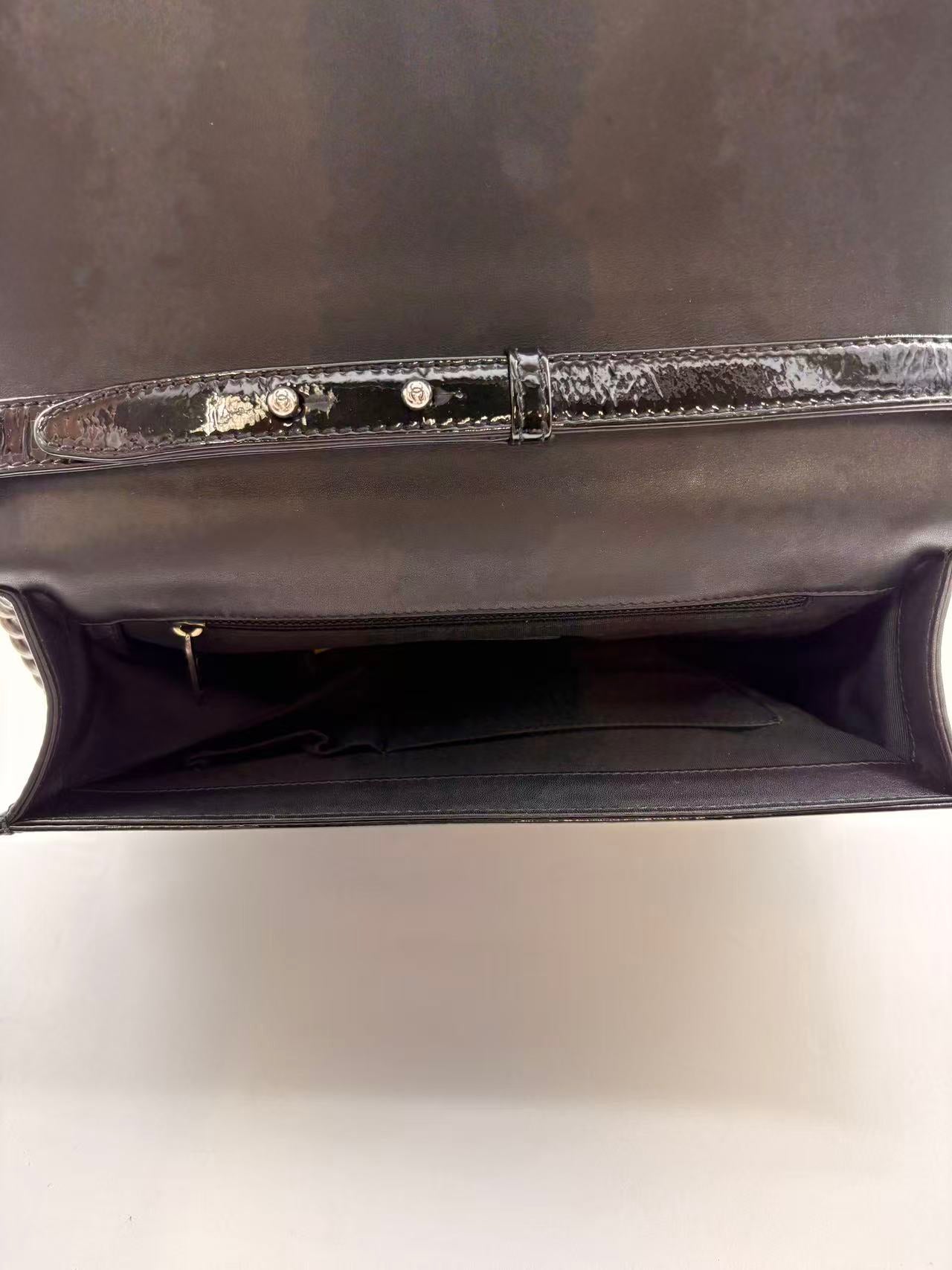 Chanel Quilted Patent Leather Boy Bag Large Black (17***51) CC790NA
