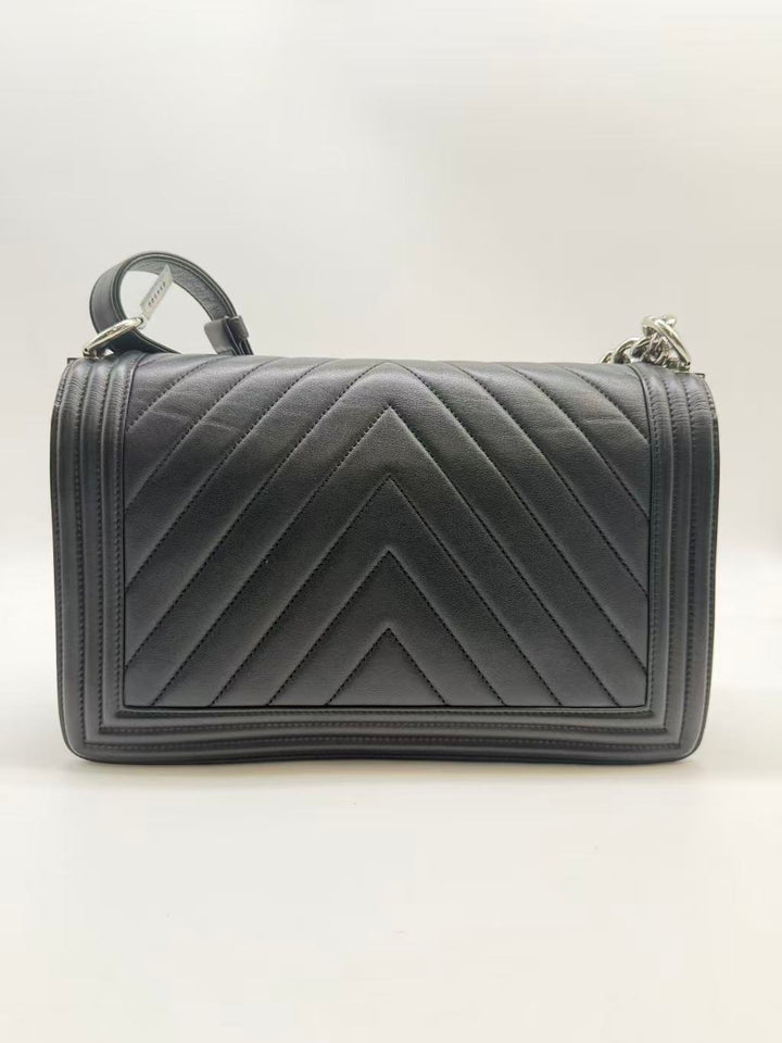 Chanel Chevron Medium Boy Flap Bag Black (22****54) CC754