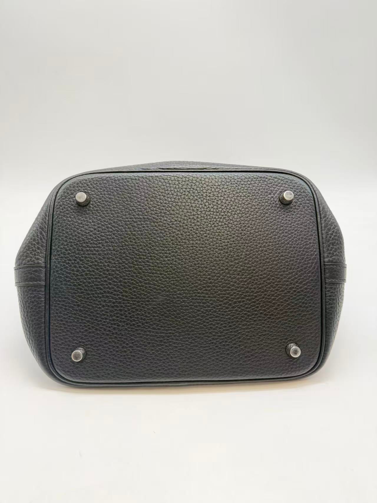 Hermès Taurillon Clemence leather Picotin Lock 22 bag black HR46